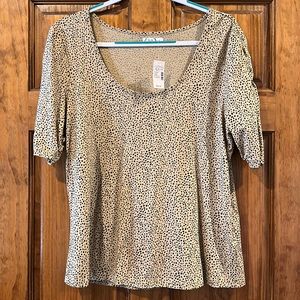 Cute Maurice’s top tan w/black spots NWT work